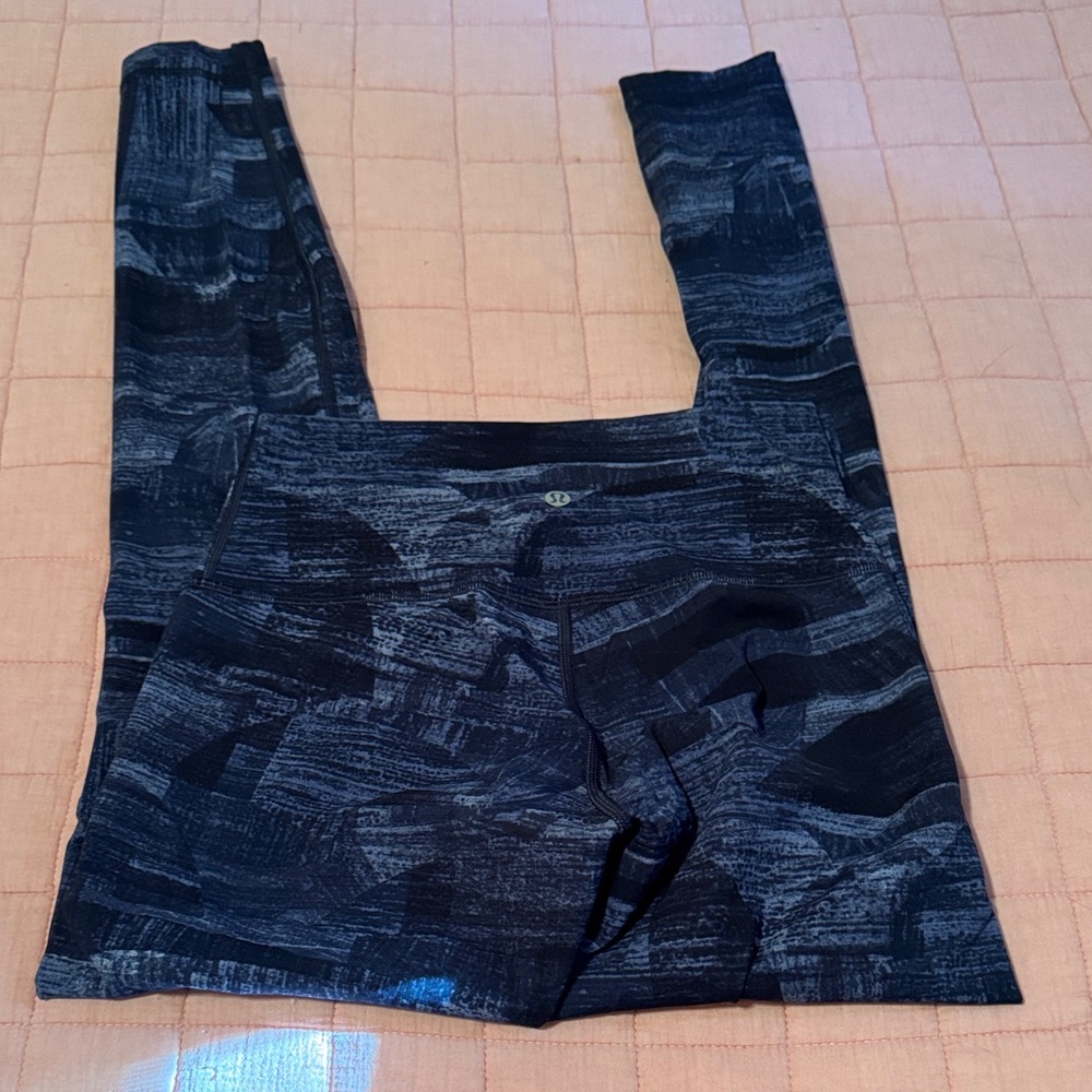 Lululemon Blue Patterned Wunder Under Leggings Si… - image 1